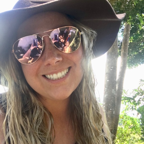 Meet your Posher, Ann - Picture 1 of 1